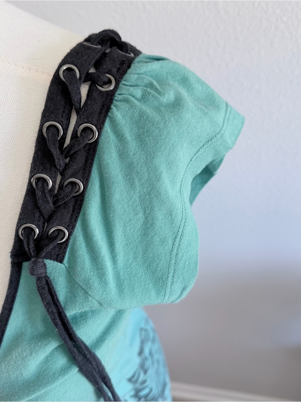 Harley-Davidson Teal Short-Sleeve Scoop Neck Top with Black Lace Trim - Picture 3 of 7